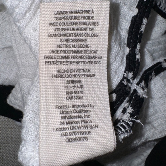 Free People | Auction Thermal Waffle Blk/Wht Floral Print Top | Size XS - Picture 6 of 11